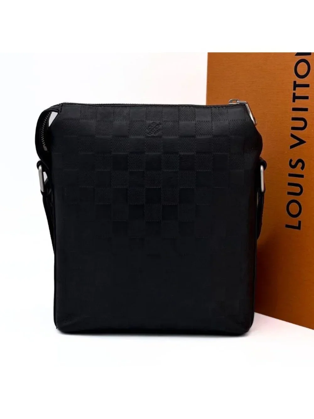 Louis Vuitton Damier Infini Discovery Messenger BB